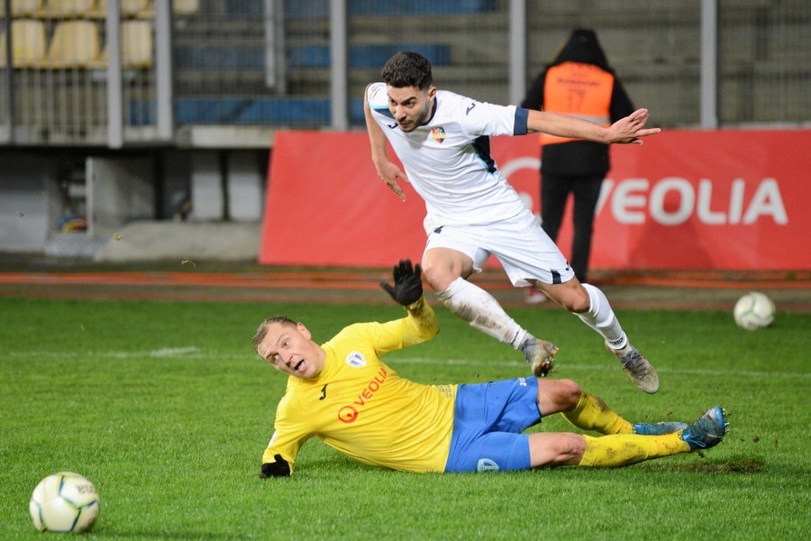 Petrolul - Gloria Buzău 1-1. ”Lupii galbeni” au doar un punct în ultimele trei etape, iar pe Viorel Moldovan îl aşteaptă zile grele