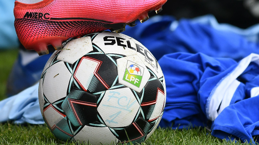 Alte trei cazuri de coronavirus confirmate la Gloria Buzău, chiar înainte de meciul cu Petrolul. Partida e LIVE pe Look Sport, astăzi, de la 17:00