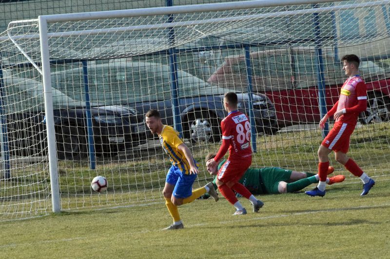 Proleme pentru un club din Liga 2. Au schimbat antrenorul, dar lucrurile nu s-au îmbunătăţit. ”Ne străduim pentru a menţine echipa în liga secundă şi anul următor”