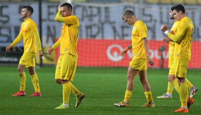 Un fotbalist de la Petrolul, bătut în plină stradă 