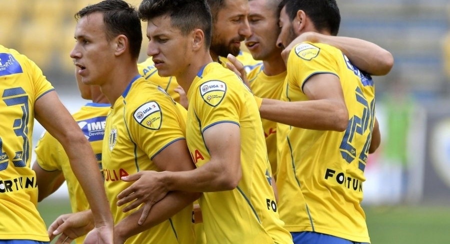 VIDEO | Pandurii Târgu-Jiu - Petrolul Ploieşti 0-4. ”Lupii galbeni” au făcut recital pe terenul ultimei clasate