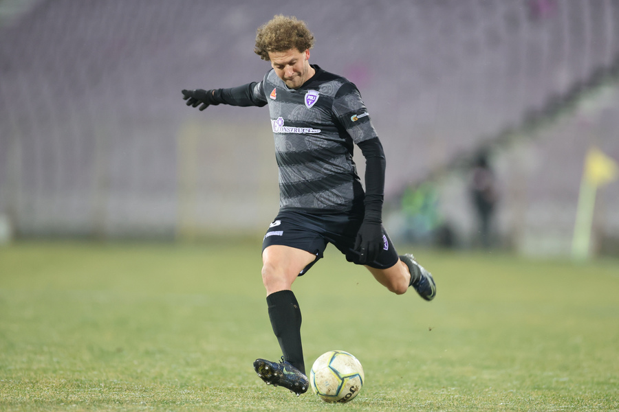 ASU Poli Timişoara - Metaloglobus, de la ora 13:00, LIVE pe Look Sport+. Bănăţenii continuă lupta pentru primele locuri în Liga 2