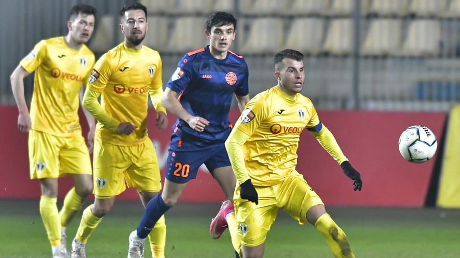 Chiajna - Petrolul, joi, de la ora 17.00, în direct pe Look Sport. Ploieştenii pot să profite de pasul greşit făcut de lider şi să se apropie la un singur punct