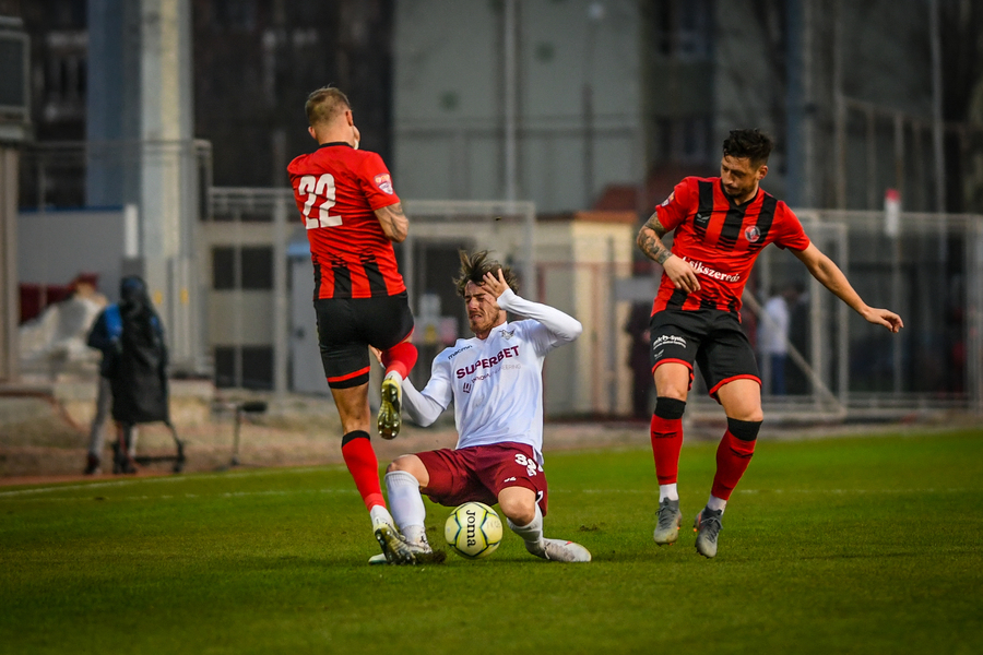 VIDEO | Debut reuşit pentru Daniel Niculae: Csikszereda - Rapid 0-1! Giuleştenii înving greu la Miercurea Ciuc şi devin lideri în Liga 2, la egalitate cu FC U Craiova