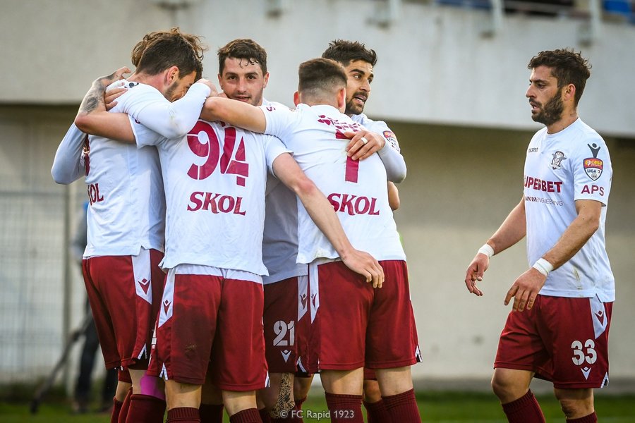 VIDEO | Hora bucuriei la Rapid, după 'remontada' de la Timişoara! Cinci victorii consecutive pentru 'alb-vişinii'