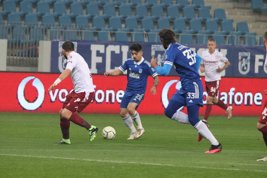 VIDEO | FC ”U” Craiova - Rapid 1-0. Echipa lui Trică se distanţează în fruntea clasamentului! Rapid n-a reuşit să înscrie în superioritate numerică
