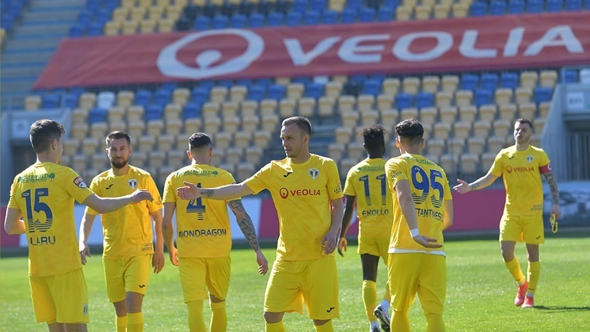 Petrolul învinge Viitorul Pandurii Târgu-Jiu, după ce a revenit de la 0-1