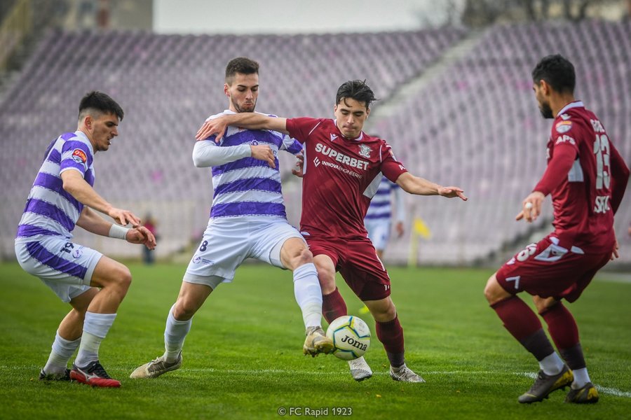 Bugetele lunare ale echipelor din play-off-ul ligii secunde. Rapid conduce detaşat. ASU Poli se descurcă excelent cu o sumă extrem de mică. Cum stat celelalte formaţii