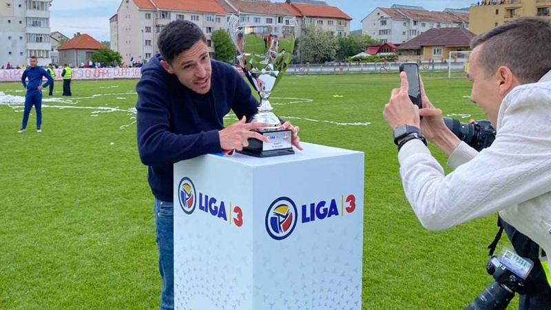 Unirea Dej, promovată în Liga 2 de un antrenor a cărui vârstă i-ar mai permite să joace ani buni la nivel înalt. ”Acum, în perioada următoare o să încercăm să aranjăm lucrurile cât mai bine”