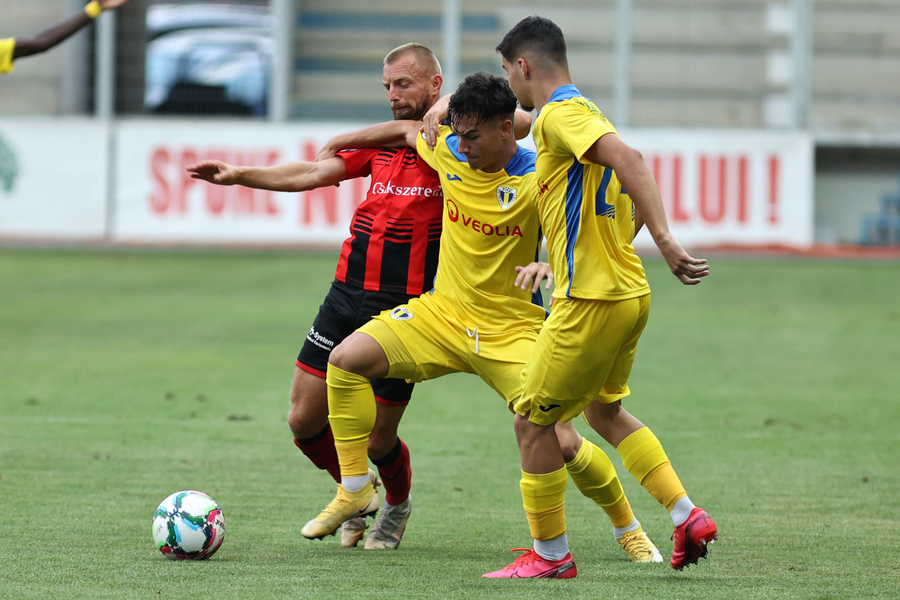 VIDEO | Petrolul - Csikszereda 2-0, pe Look Sport+. 'Lupii galbeni' au reuşit a doua victorie a sezonului! Ratare uluitoare a lui Niţescu, cu poarta goală