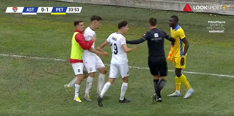 VIDEO | Incident grav în Astra - Petrolul. Giuroiu, eliminat pentru insulte rasiste la adresa lui Ibrahim Diarra