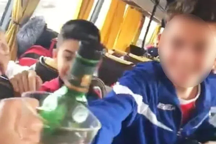 CSA Steaua, decizie drastică după ce s-a consumat alcool pe ritmuri de manele în autocarul juniorilor U15! Părinţii au protestat vehement sentinţa 
