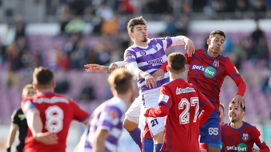 Se anunţă o iarnă interesantă la CSA Steaua.  ”Să vedem, o să facem o analiză. In vară eu am decis să rămân cu acelaşi lot”
