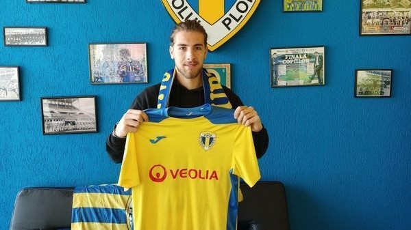 Transfer interesant bifat de Petrolul Ploieşti! Lidera din Liga 2 a transferat un fundaş capabil să marcheze