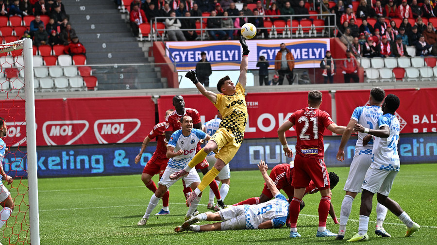 Sepsi - Corvinul 2-1! Dramatism în finalul meciului de la Sfântu Gheorghe

