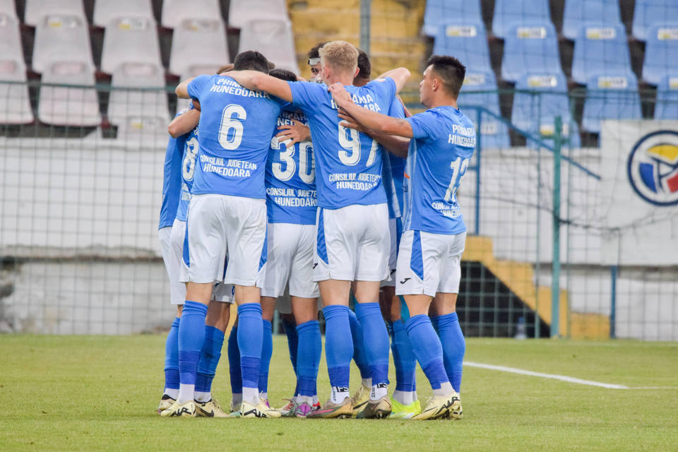 //i0.1616.ro/media/581/3142/38111/21591165/1/gloria-buzau-cs-corvinul-1921-hunedoara-liga-2-casa-pariurilor-play-off-21-04-2024-1.jpg