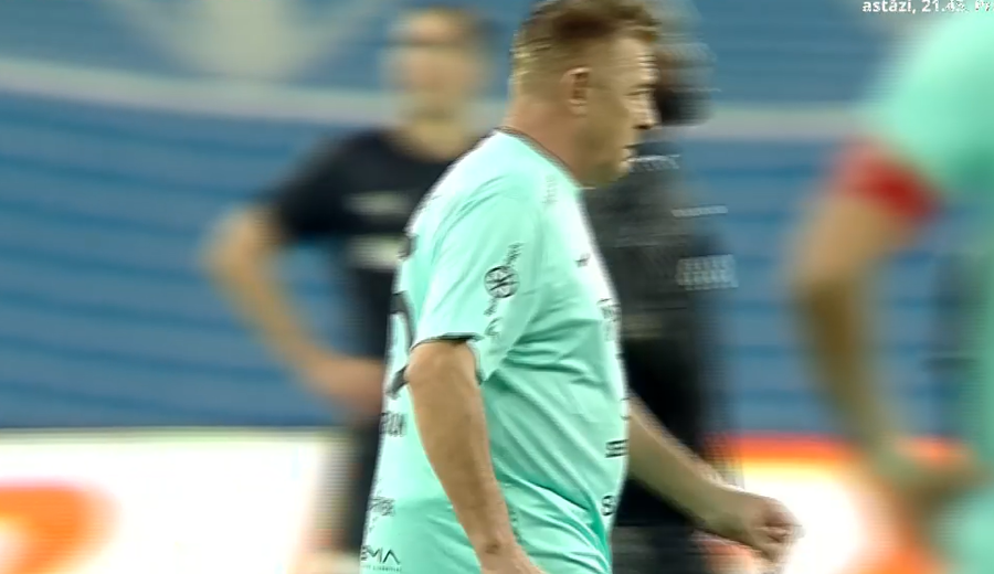 VIDEO | Moment istoric! La 61 de ani, patronul Sănătăţii Cluj a intrat pe teren în Cupa României