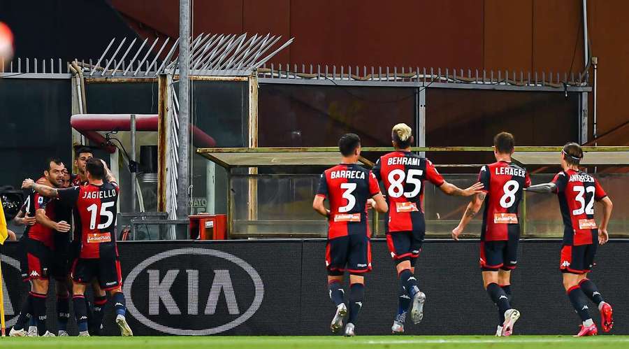 Spectacol pentru rămânerea în Serie A. Genoa se salvează, după o victorie la scor cu Verona. Lecce a retrogradat