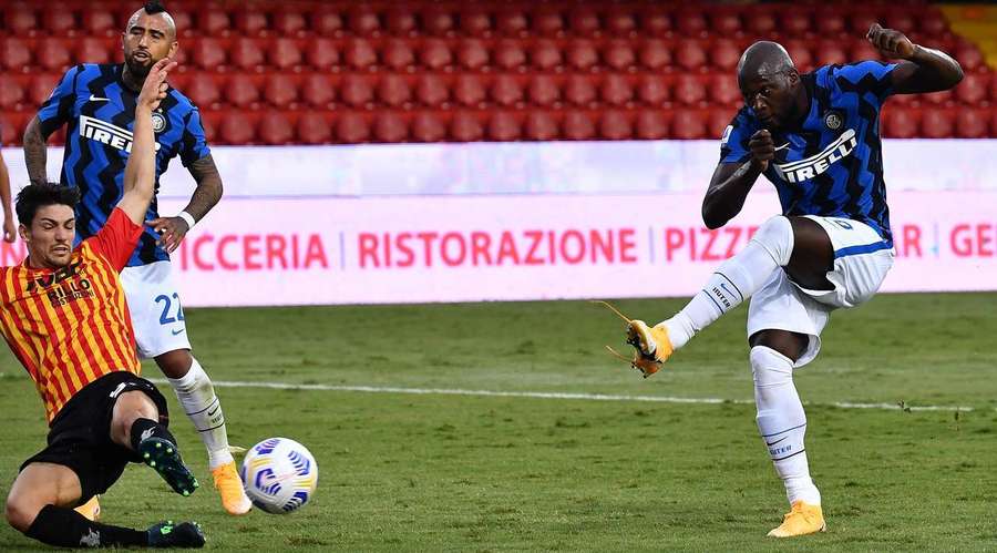 VIDEO | Inter cu Ionuţ Radu rezervă a făcut show cu Benevento. Lukaku, omul meciului