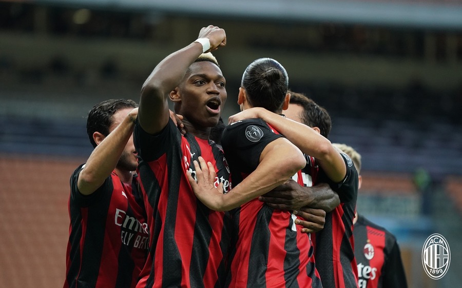 Napoli - AC Milan, duminică de la 21:45 pe Look Sport. Echipa lui Ibra, în scădere de formă