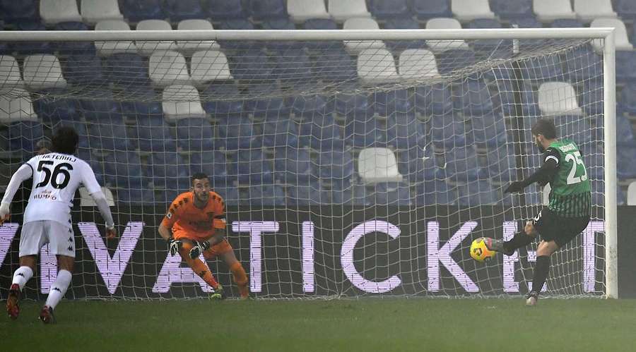 Sassuolo a urcat pe locul secund în Serie A, după victoria cu Benevento. Chiricheş nu a jucat 