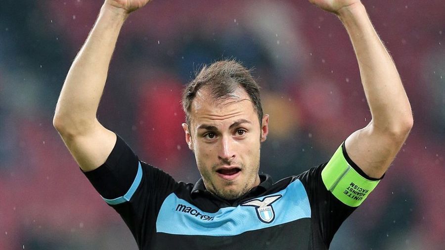 Fanii lui Dinamo nu l-au uitat! Mesaj special pentru Ştefan Radu, după ce a bătut recordul de prezenţe pentru Lazio