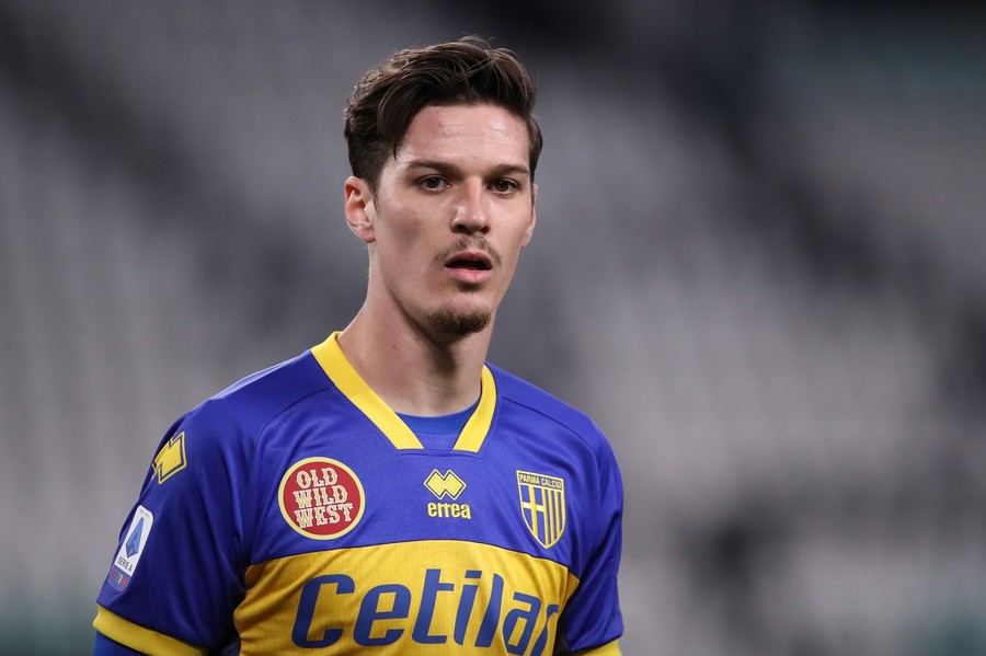 Rămâne Dennis Man la Parma dacă echipa retrogradează în Serie B? Românul e pe lista Fiorentinei şi Sevillei