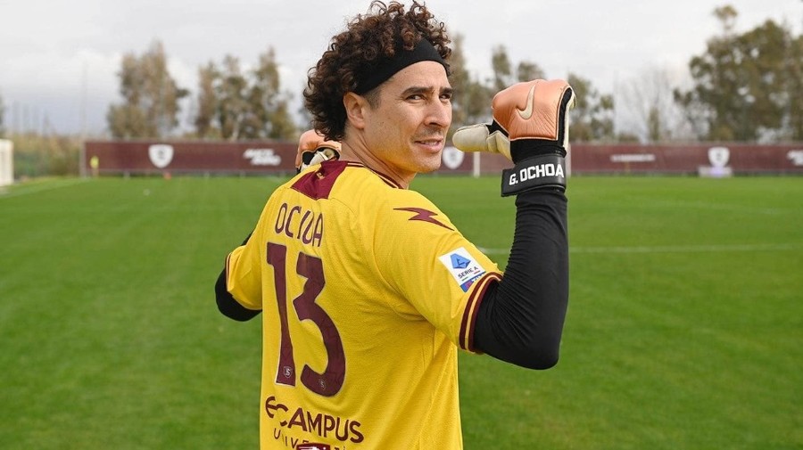Portarul mexican Guillermo Ochoa a semnat cu Salernitana
