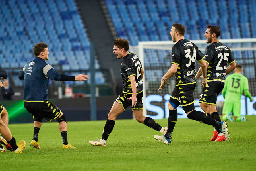 VIDEO ǀ Opinii diferite faţă de Răzvan Marin după bijuteria de gol marcată cu Lazio. Ce note a primit românul în presa italiană
