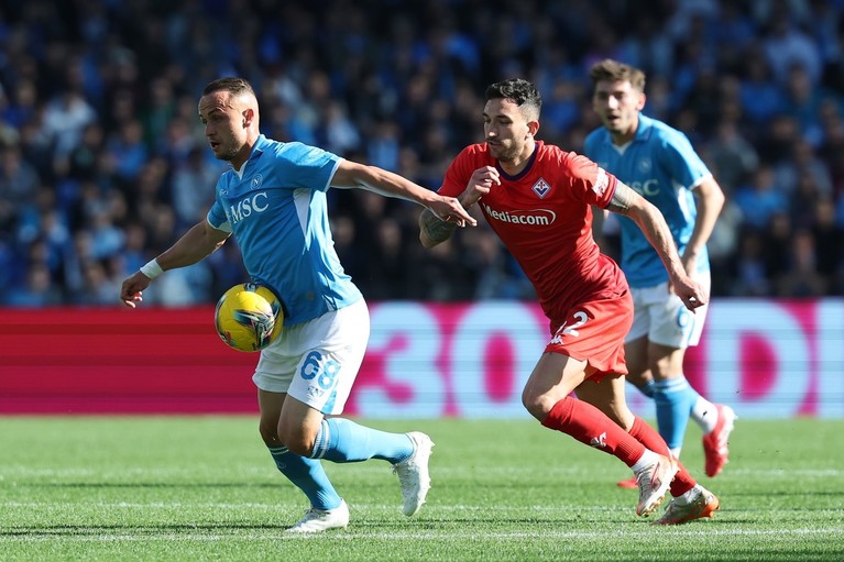 VIDEO | Napoli o bate pe Fiorentina şi e la un punct de primul loc