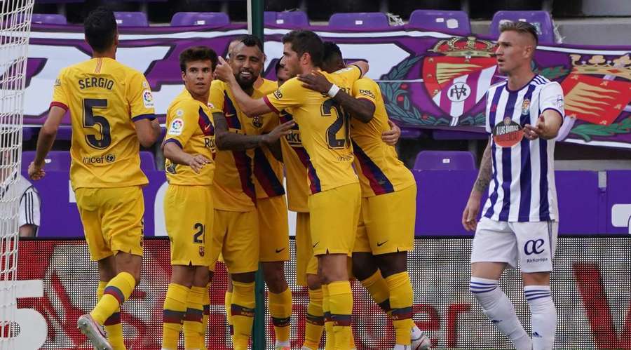 VIDEO | Barcelona, victorie chinuită pe terenul lui Valladolid. Vidal a fost decisiv. Performanţă istorică reuşită de Messi