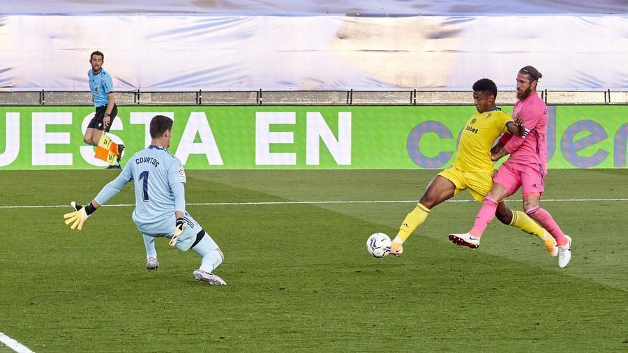Presa din Spania i-a desfiinţat pe cei de la Real Madrid, după eşecul cu Cadiz. ”Vedem un naufragiu al echipei lui Zidane. Mai mult decât atât, Ramos s-a accidentat”