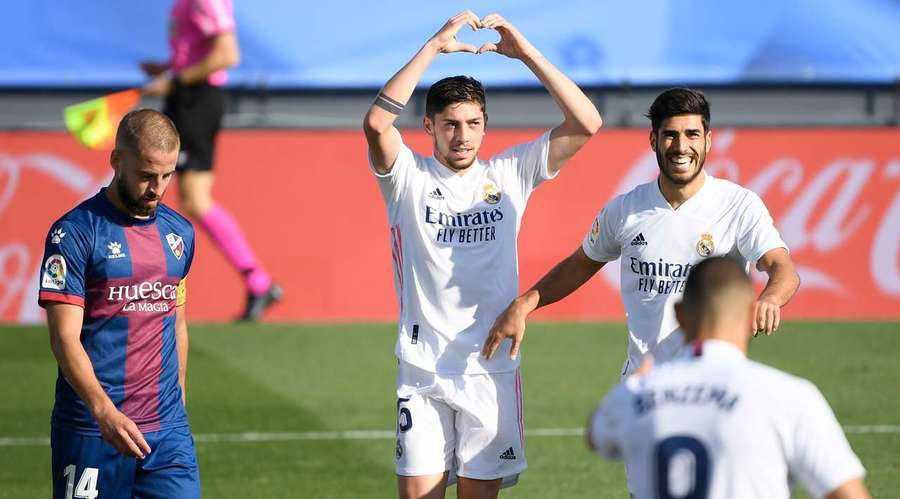 VIDEO | Real Madrid urcă pe primul loc în La Liga, după o victorie fără emoţii cu Huesca