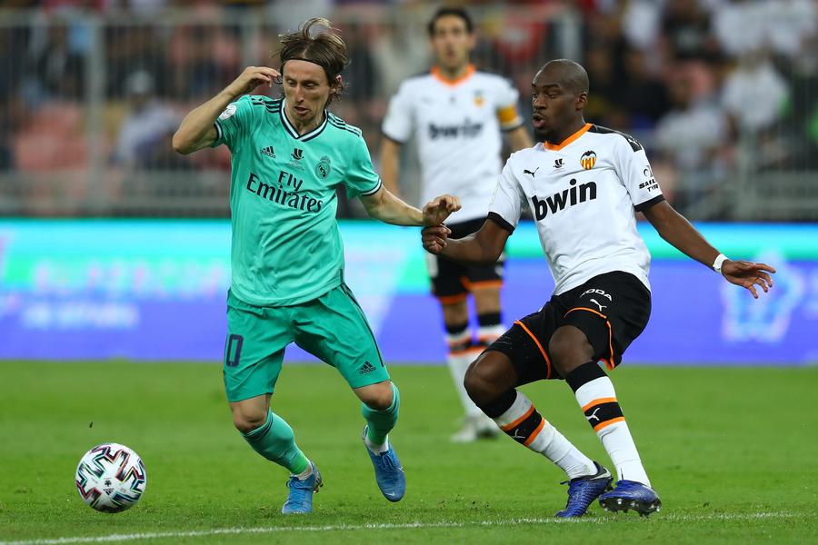 Real Madrid - Valencia, duminică, ora 17:15, în direct pe Look Sport+. ”Galacticii” caută să îşi menţină forma bună, în faţa unui rival de tradiţie