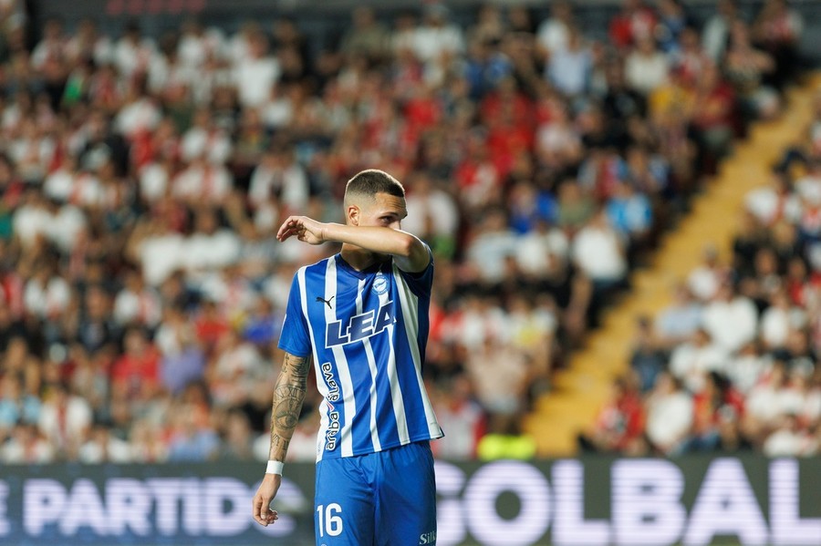 VIDEO ǀ Ianis Hagi, martor la tontogolul anului. Un coleg de la Alaves l-a imitat pe Bănel Nicoliţă