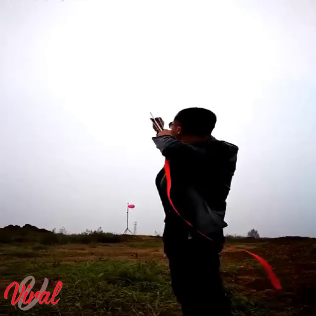 VIDEO | CHINEZUL CARE A UIMIT INTERNETUL. NU RATEAZĂ NICIO ŢINTĂ