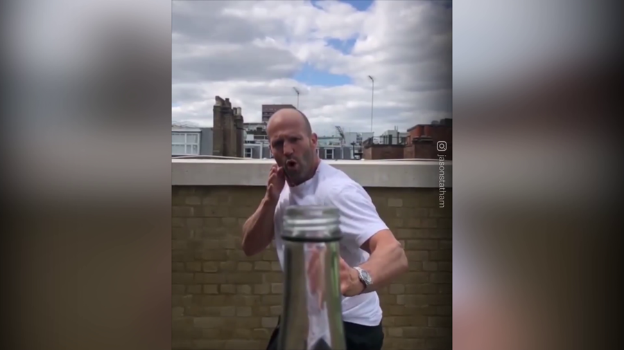 VIDEO | METODA INGENIOASĂ PRIN CARE ZLATAN ŞI STATHAM AU DESCHIS O STICLĂ