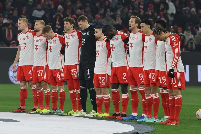 VIDEO | Franz Beckenbauer, omagiat pe ”Allianz Arena” la meciul Bayern – Hoffenheim. ”Kaiserul” a fost înmormântat vineri