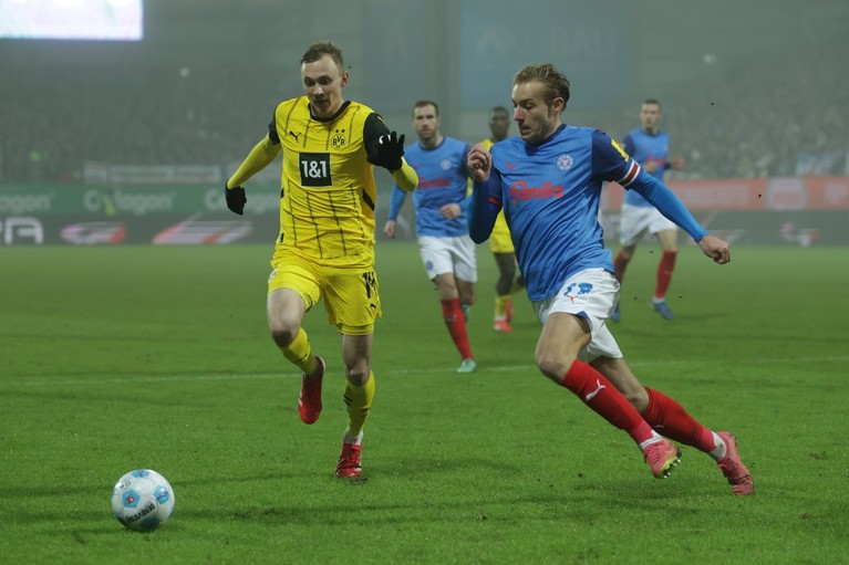 VIDEO | Holstein Kiel - Borussia Dortmund 4-2. Show în Bundesliga! Ultimul gol s-a marcat de la mijlocul terenului