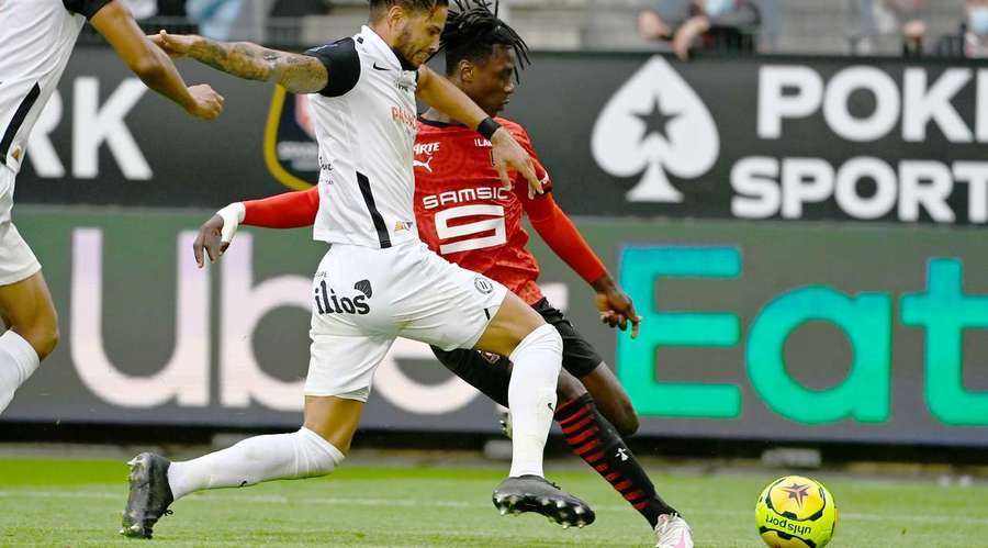 Rennes, victorie cu Montpellier, în primul meci al zilei din Ligue 1. Ambele echipe au terminat în 10 oameni
