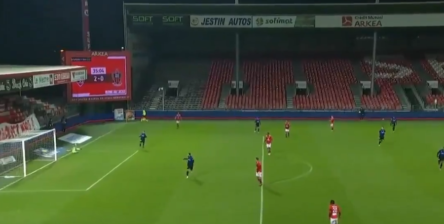VIDEO | Fază cum rar se vede în fotbal. Cum a evitat în ultima secundă un portar din Ligue 1 un autogol epic