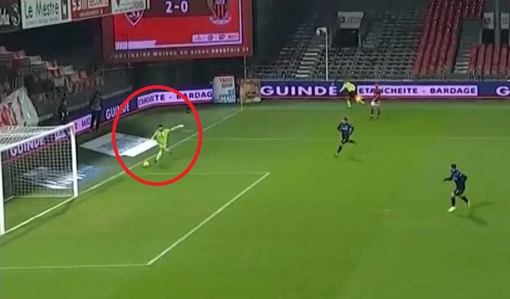 VIDEO |  Gafă incredibilă în Ligue 1. Unde se duce mingea degajată de portar la această fază şi alte erori memorabile