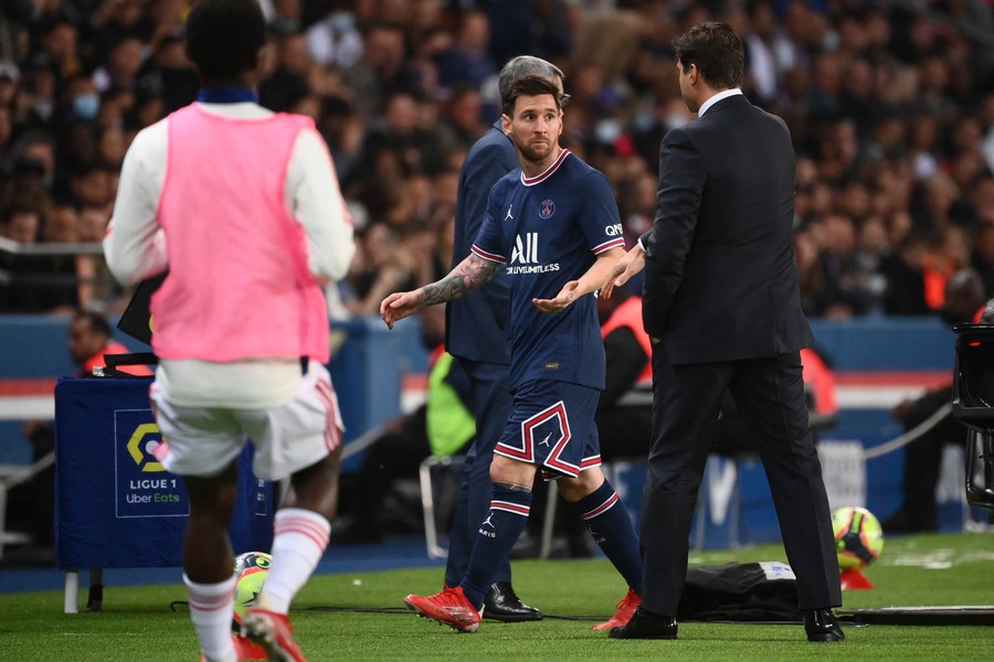 "Sunt aici să iau decizii!". Pochettino, reacţie clară după ce Messi l-a lăsat cu mâna întinsă în derby-ul cu Lyon
