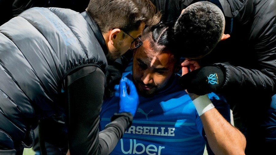 VIDEO ǀ Firul evenimentului care a dus la suspendarea meciului Lyon – Marseille