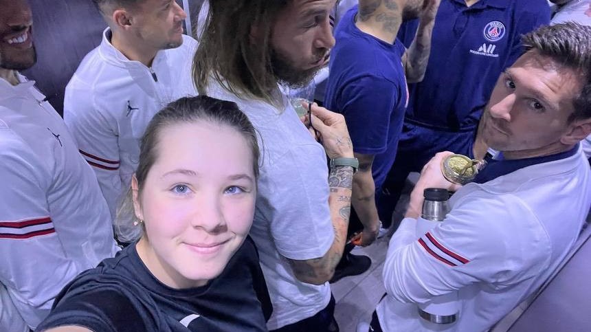 O tânără jucătoare de golf, vedetă în social media după ce şi-a făcut selfie-uri în lift cu starurile echipei PSG
