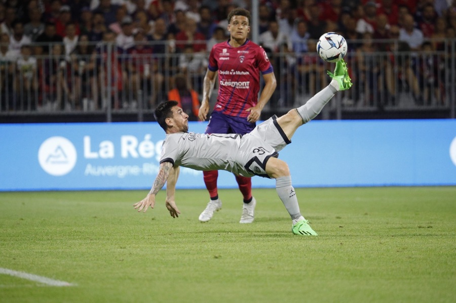 VIDEO ǀ Messi şi Neymar au făcut show în Clermont – PSG 0-5! Dublă şi ”foarfecă” pentru argentinian, gol şi triplă de pase decisive pentru brazilian