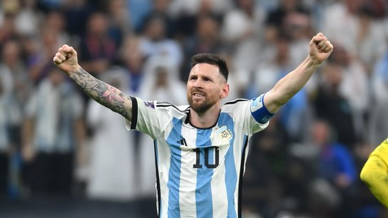Lionel Messi a plecat din Rosario şi este aşteptat marţi la Paris pentru a-şi relua antrenamentele cu PSG
