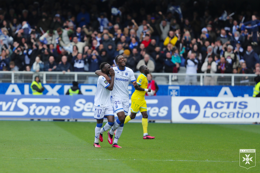 VIDEO | Auxerre obţine o victorie mare în lupta pentru salvarea de la retrogradare. Ionuţ Radu s-a accidentat la încălzire