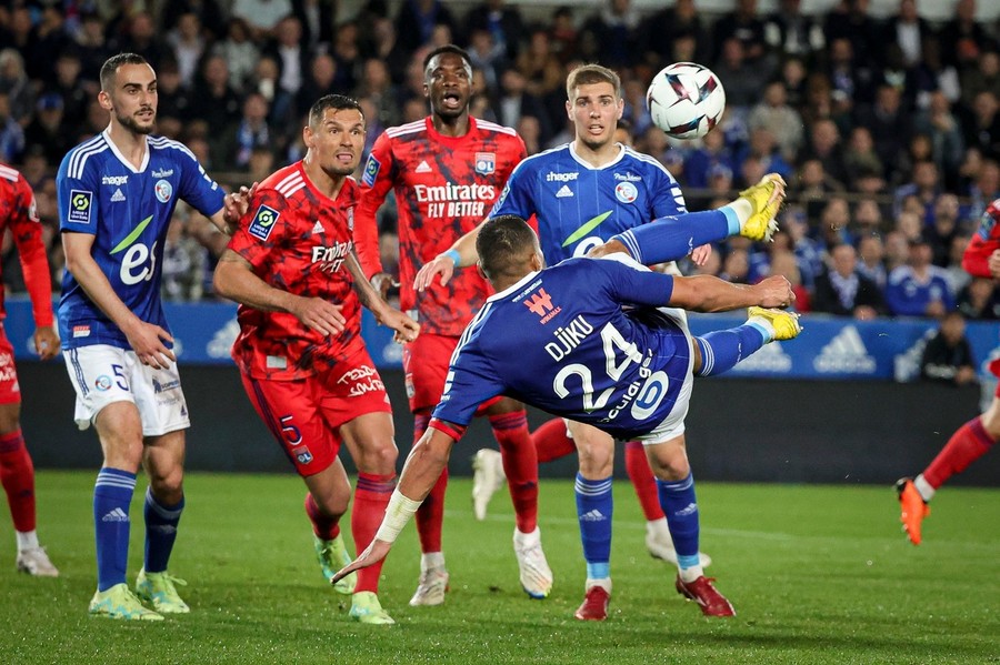 Olympique Lyon a învins Strasbourg, scor 2-1, după ce a fost condusă cu 1-0