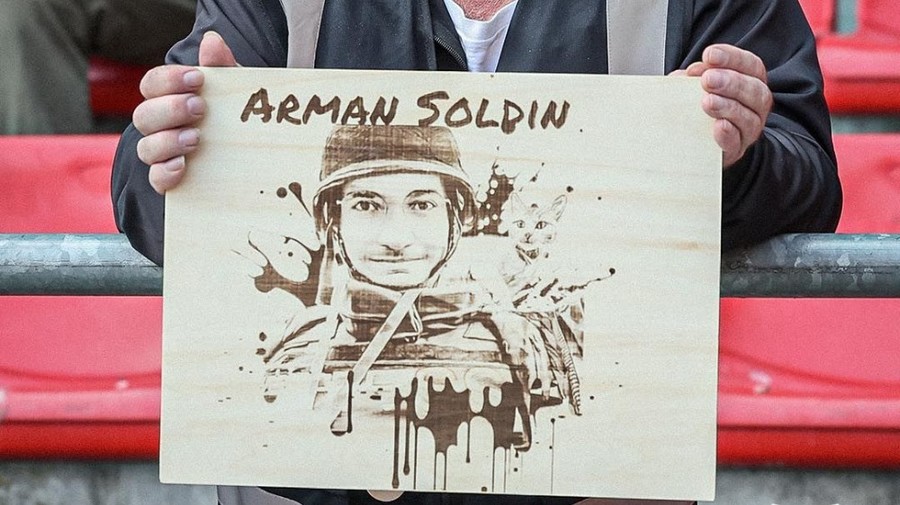 Omagiu la meciul Rennes - Troyes pentru Arman Soldin, jurnalistul AFP ucis în Ucraina
